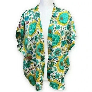 ⭐️2/$10⭐️ Floral Bird Print Satin-look Open Shawl Kimono Top